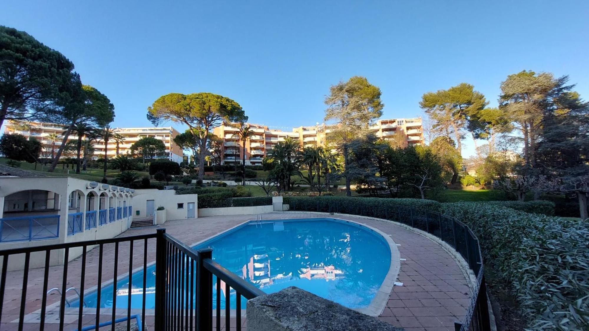 Charmant Appartement Residentiel Avec Terrasse, Jardin Privatif Et Piscine A Cannes Dış mekan fotoğraf