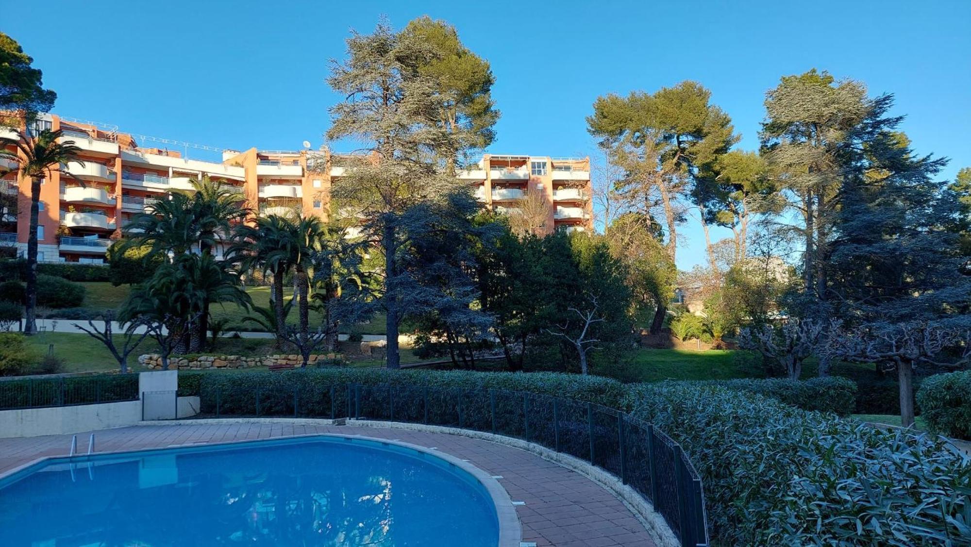 Charmant Appartement Residentiel Avec Terrasse, Jardin Privatif Et Piscine A Cannes Dış mekan fotoğraf